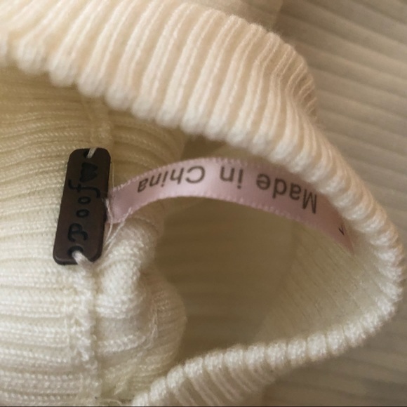 Cold shoulder sweater - Picture 2 of 3